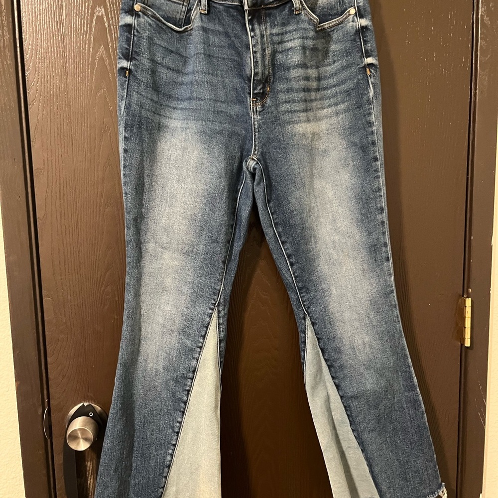 Judy Blue Two Toned Flare Fit Jeans